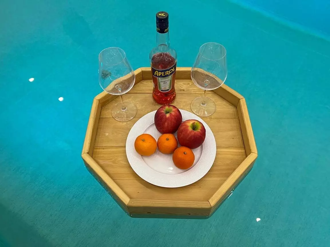 Плавающий столик для напитков